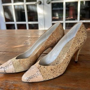 Evan picone made in Spain beige cork snakeskin print leather toe heel pumps